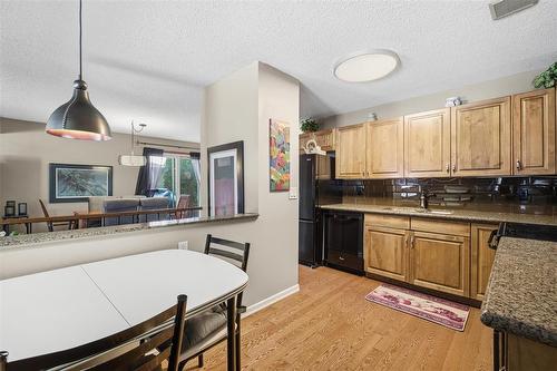 119 Ashford Drive, Winnipeg, MB - Indoor Photo Showing Kitchen