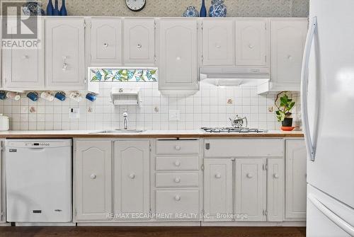 139 Queen Street S, Hamilton, ON - Indoor Photo Showing Kitchen