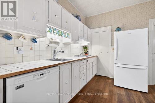 139 Queen Street S, Hamilton, ON - Indoor Photo Showing Kitchen