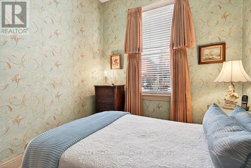 139 Queen Street S, Hamilton, ON - Indoor Photo Showing Bedroom