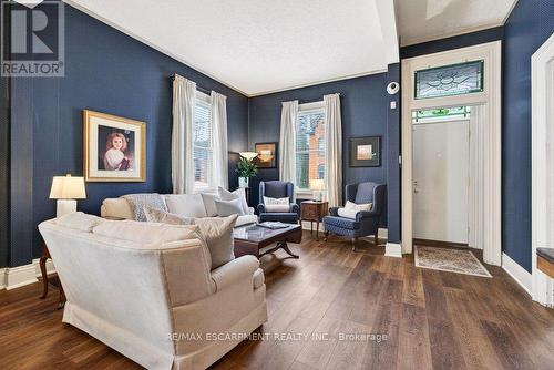139 Queen Street S, Hamilton, ON - Indoor Photo Showing Living Room