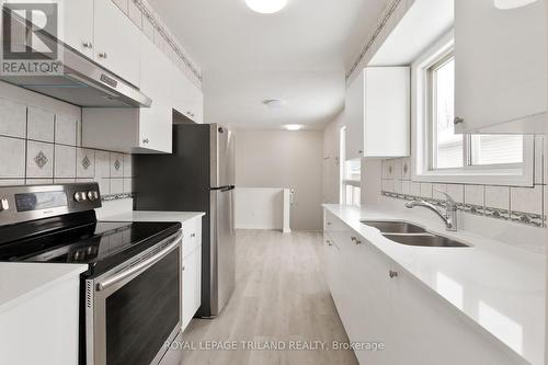 959 Prosperity Court, London East (East D), ON - Indoor Photo Showing Kitchen With Stainless Steel Kitchen With Double Sink