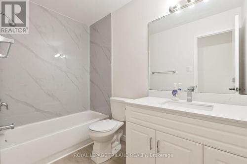 959 Prosperity Court, London East (East D), ON - Indoor Photo Showing Bathroom