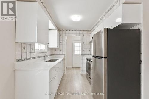 959 Prosperity Court, London East (East D), ON - Indoor Photo Showing Kitchen