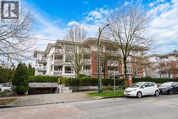 203 1858 W 5TH AVENUE  Vancouver, BC V6J 1P3