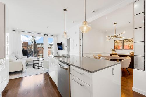 Cuisine - 219-750 32E Avenue, Montréal (Lachine), QC - Indoor Photo Showing Kitchen With Upgraded Kitchen