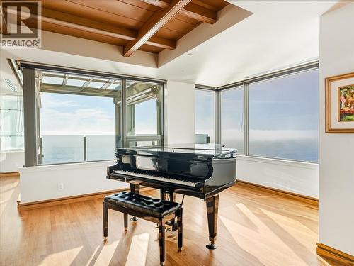 10 2250 Bellevue Avenue, West Vancouver, BC - Indoor