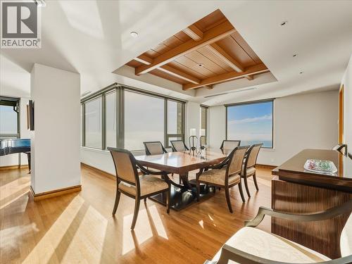 10 2250 Bellevue Avenue, West Vancouver, BC - Indoor Photo Showing Dining Room