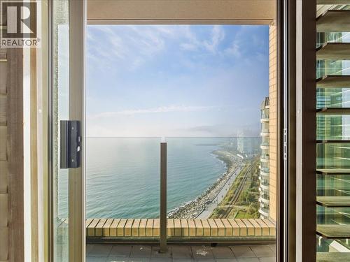 10 2250 Bellevue Avenue, West Vancouver, BC -  Photo Showing Other Room With Body Of Water