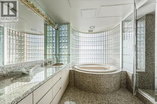 10 2250 Bellevue Avenue, West Vancouver, BC - Indoor Photo Showing Bathroom