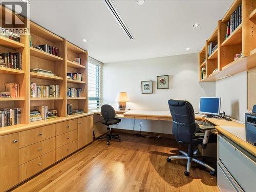10 2250 Bellevue Avenue, West Vancouver, BC - Indoor Photo Showing Office