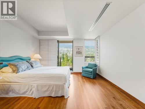 10 2250 Bellevue Avenue, West Vancouver, BC - Indoor Photo Showing Bedroom