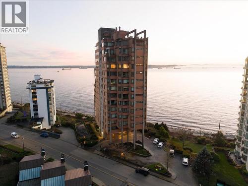 10 2250 Bellevue Avenue, West Vancouver, BC - Outdoor With Body Of Water With View