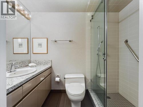 10 2250 Bellevue Avenue, West Vancouver, BC - Indoor Photo Showing Bathroom