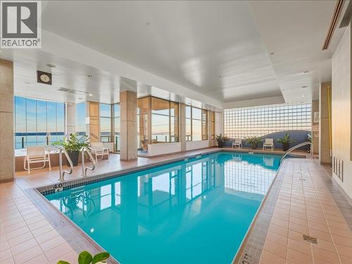 10 2250 Bellevue Avenue, West Vancouver, BC - Indoor Photo Showing Other Room With In Ground Pool