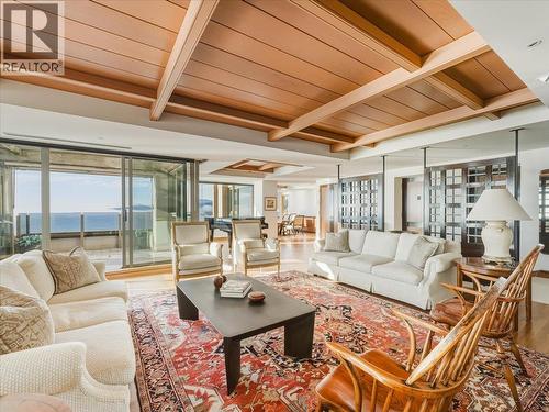 10 2250 Bellevue Avenue, West Vancouver, BC - Indoor Photo Showing Living Room