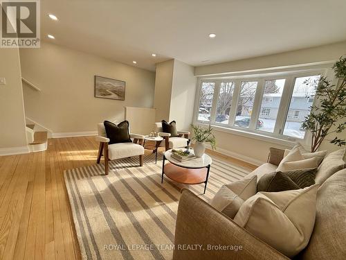 973 Eiffel Avenue, Ottawa, ON - Indoor Photo Showing Living Room