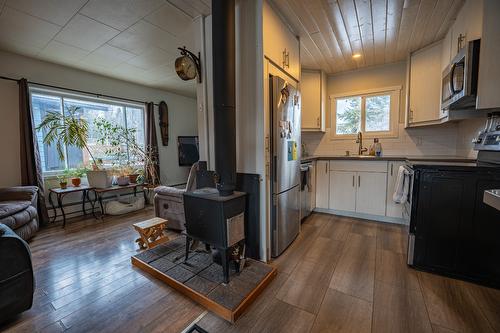 339 Stiles Street, Kimberley, BC - Indoor Photo Showing Kitchen