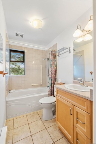 456 Scott Point Dr, Salt Spring, BC 