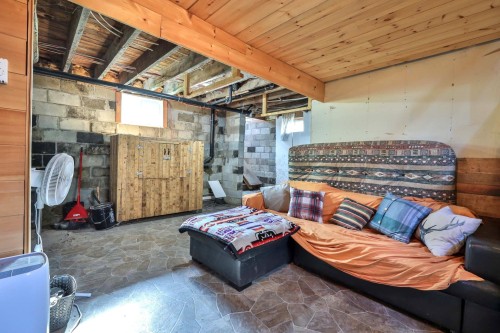 Salle familiale - 26 Ch. De La Frontière, Sainte-Thérèse-De-La-Gatineau, QC - Indoor Photo Showing Basement