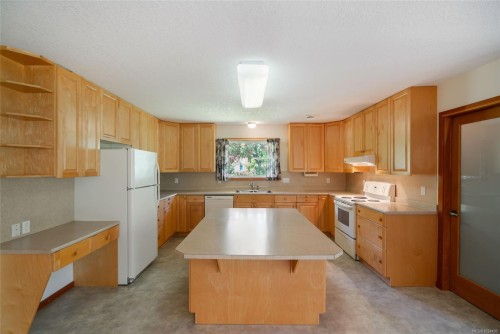 321 Mill Rd, Qualicum Beach, BC 