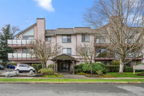 106-3724 Harriet Rd  Saanich, BC V8Z 3T2