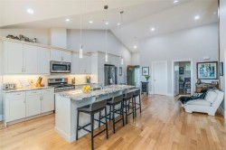 202-679 Terminal Ave  Nanaimo, BC V9S 4K1