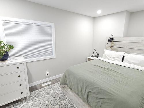 309 Marks Street S, Thunder Bay, ON - Indoor Photo Showing Bedroom