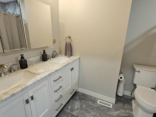309 Marks Street S, Thunder Bay, ON - Indoor Photo Showing Bathroom
