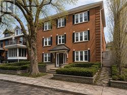 28 MACPHERSON AVENUE Toronto, ON M5R 1W8