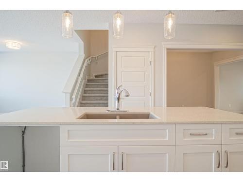 727 166 Av Ne, Edmonton, AB - Indoor Photo Showing Kitchen