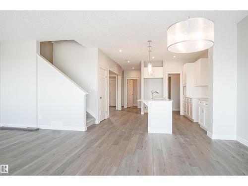 727 166 Av Ne, Edmonton, AB - Indoor Photo Showing Kitchen