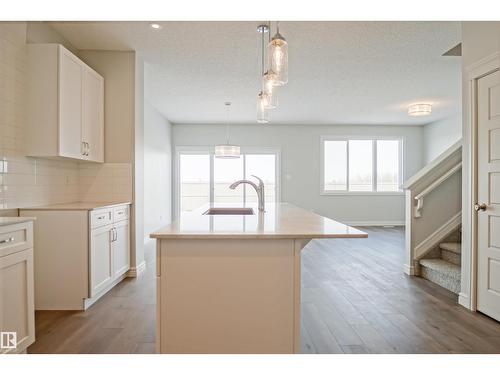 727 166 Av Ne, Edmonton, AB - Indoor Photo Showing Kitchen