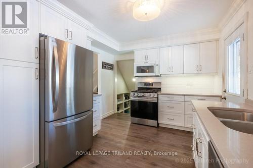 1058 Chippewa Drive, London East (East D), ON - Indoor Photo Showing Kitchen With Double Sink