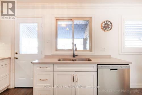 1058 Chippewa Drive, London East (East D), ON - Indoor Photo Showing Kitchen With Double Sink