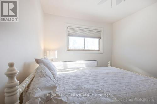 1058 Chippewa Drive, London East (East D), ON - Indoor Photo Showing Bedroom