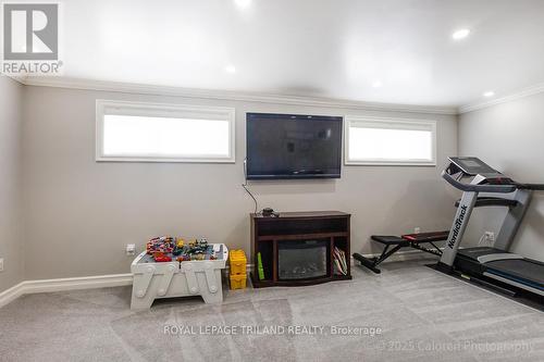 1058 Chippewa Drive, London East (East D), ON - Indoor Photo Showing Gym Room