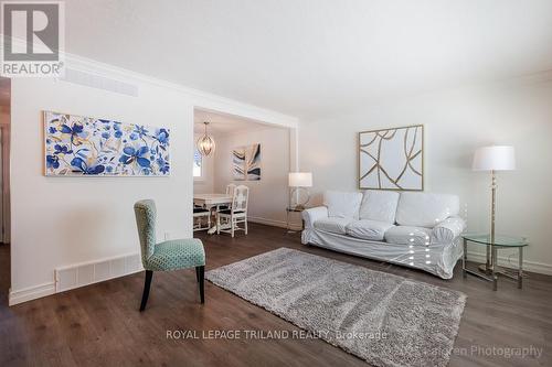 1058 Chippewa Drive, London East (East D), ON - Indoor Photo Showing Living Room