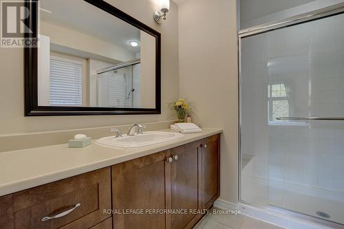 318 Iona Street, Ottawa, ON - Indoor Photo Showing Bathroom
