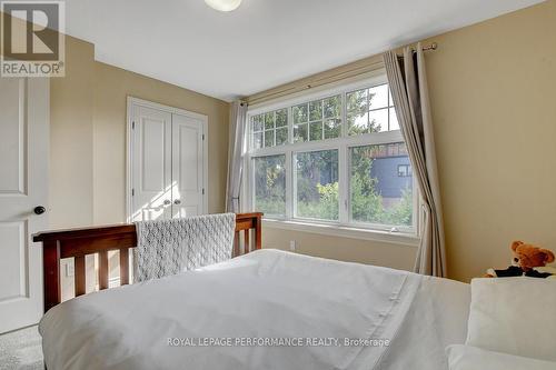 318 Iona Street, Ottawa, ON - Indoor Photo Showing Bedroom