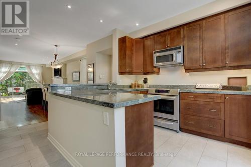 318 Iona Street, Ottawa, ON - Indoor Photo Showing Kitchen