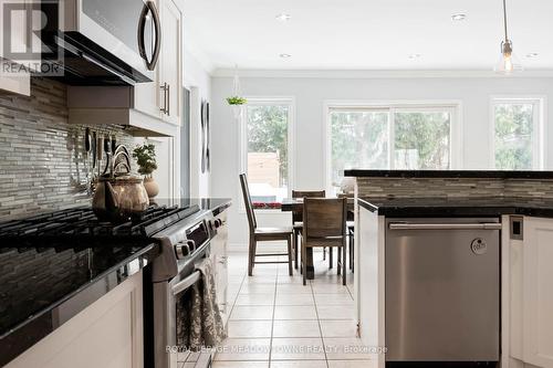 19 Grist Mill Drive, Halton Hills, ON - Indoor Photo Showing Kitchen With Upgraded Kitchen
