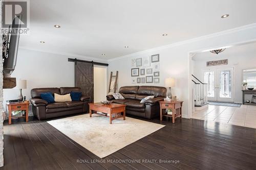 19 Grist Mill Drive, Halton Hills, ON - Indoor Photo Showing Living Room