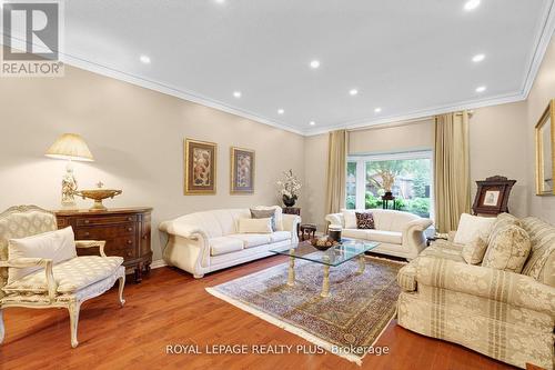 1760 Featherston Court, Mississauga, ON - Indoor Photo Showing Living Room