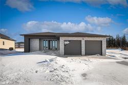 5 Fieldstone CR  Oak Bluff, MB R4G 0E7