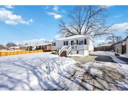 111 MAYFAIR Drive  Sarnia, ON N7S 1L2