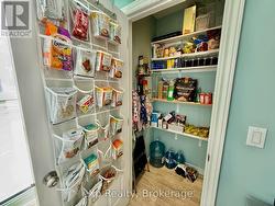 Large pantry - 