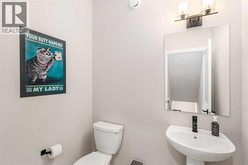 915 Crestridge Common Sw, Calgary, AB - Indoor Photo Showing Bathroom