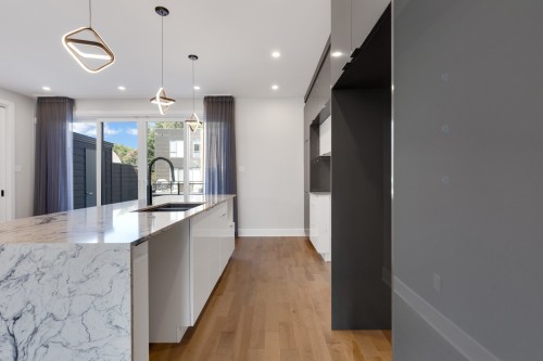 Cuisine - 366 Rue De Belledonne, Blainville, QC - Indoor Photo Showing Kitchen With Upgraded Kitchen