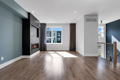 Salon - 366 Rue De Belledonne, Blainville, QC - Indoor With Fireplace